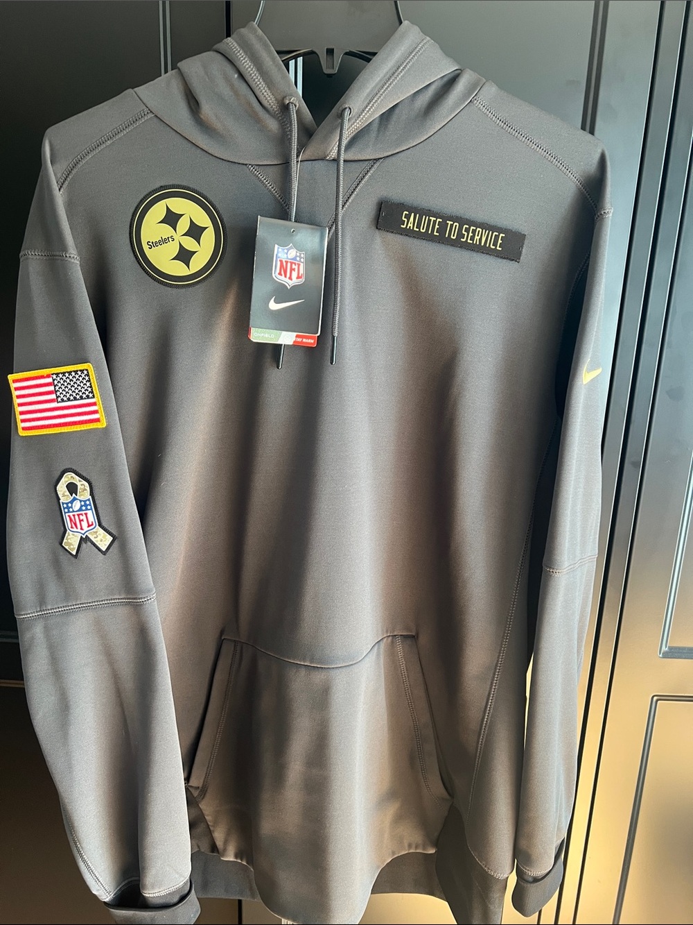 Nike Men’s Pittsburgh Steelers Salute to Service Black Gray Pullover Hoodie